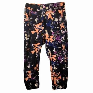 Navy Floral POP Fit Leggings -- Stella Crop